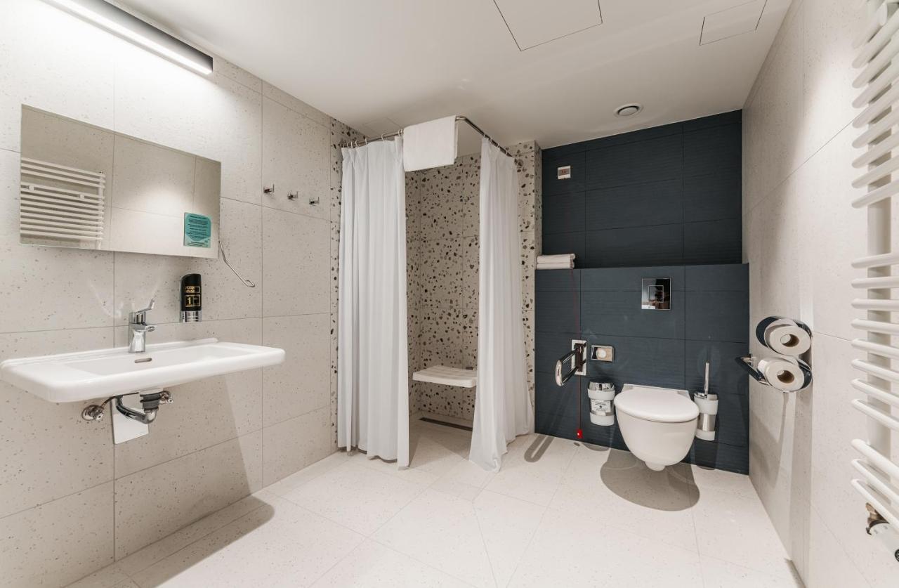 Meininger Centrum Hostel *
